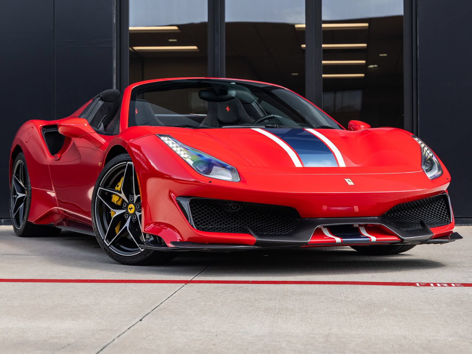 Used 2020 Ferrari 488 Pista Spider RWD image 2
