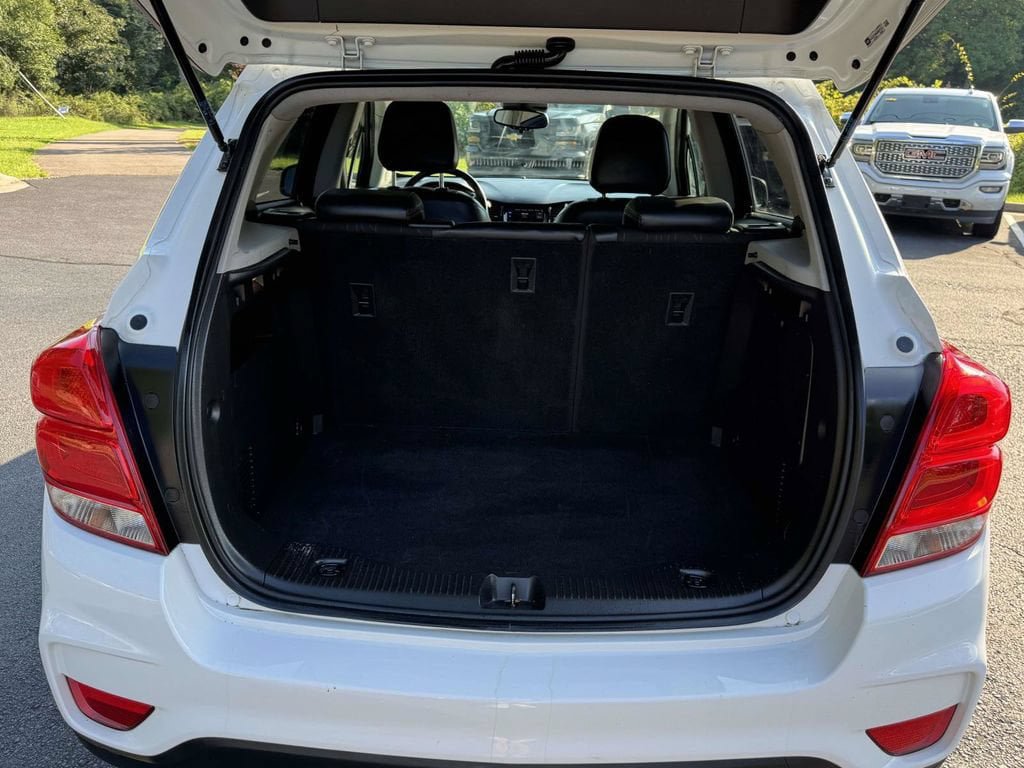 Used 2020 Chevrolet Trax LT w/ LT Convenience Package FWD image 16