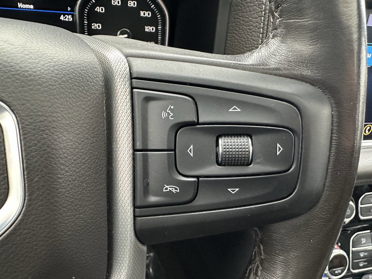 Used 2021 GMC Yukon Denali w/ Denali Premium Package image 24