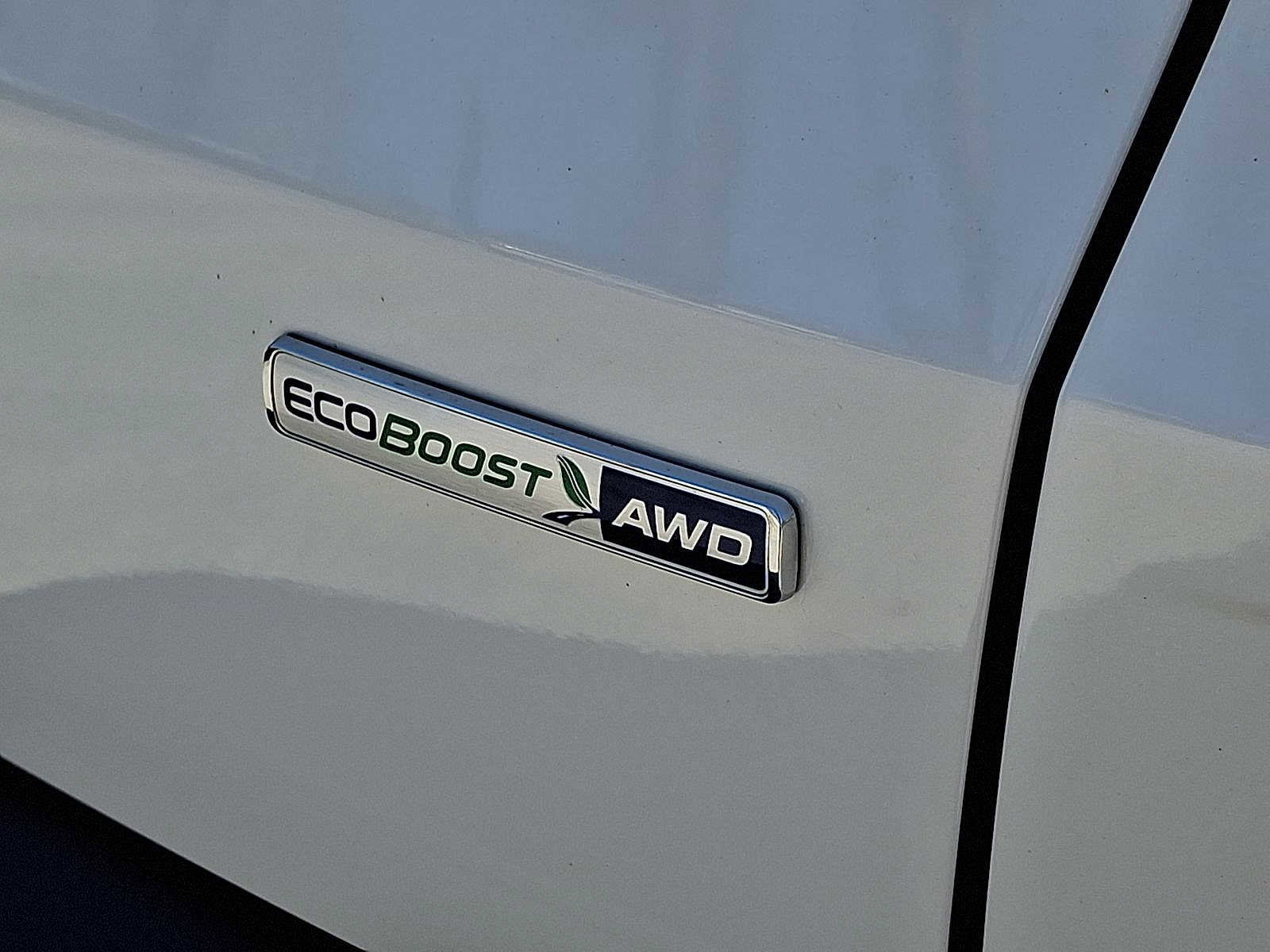 Used 2020 Ford Escape Titanium image 24