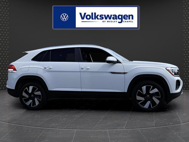 Certified 2025 Volkswagen Atlas Cross Sport SE image 8