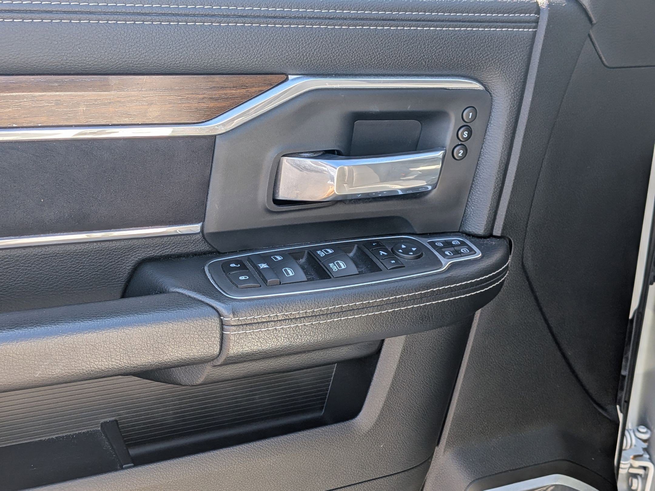 Used 2024 RAM 3500 Laramie w/ Towing Technology Group AWD/4WD image 11