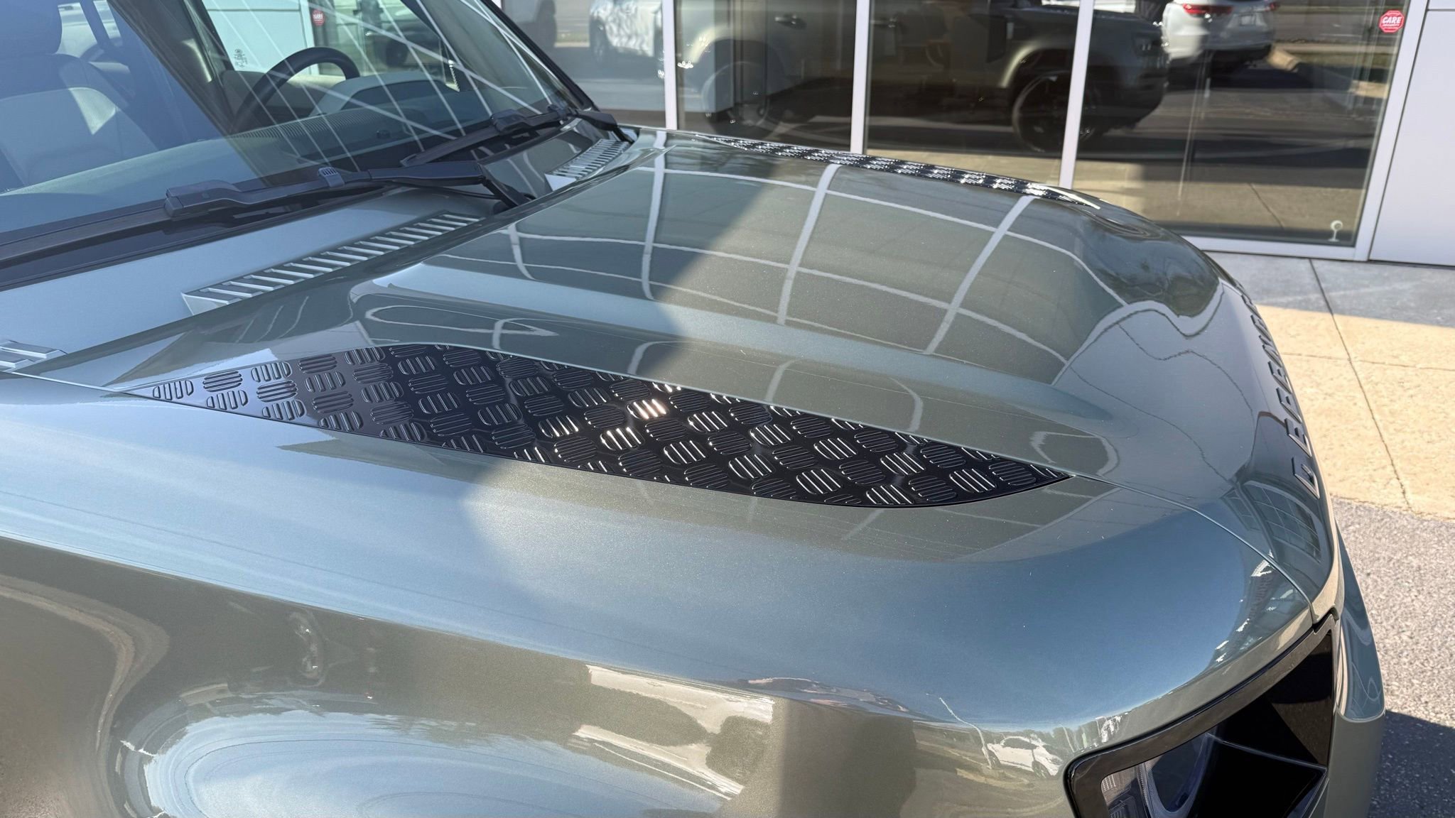 Used 2023 Land Rover Defender 110 X-Dynamic SE image 12