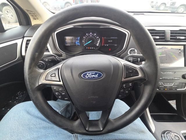 Used 2020 Ford Fusion SE image 32