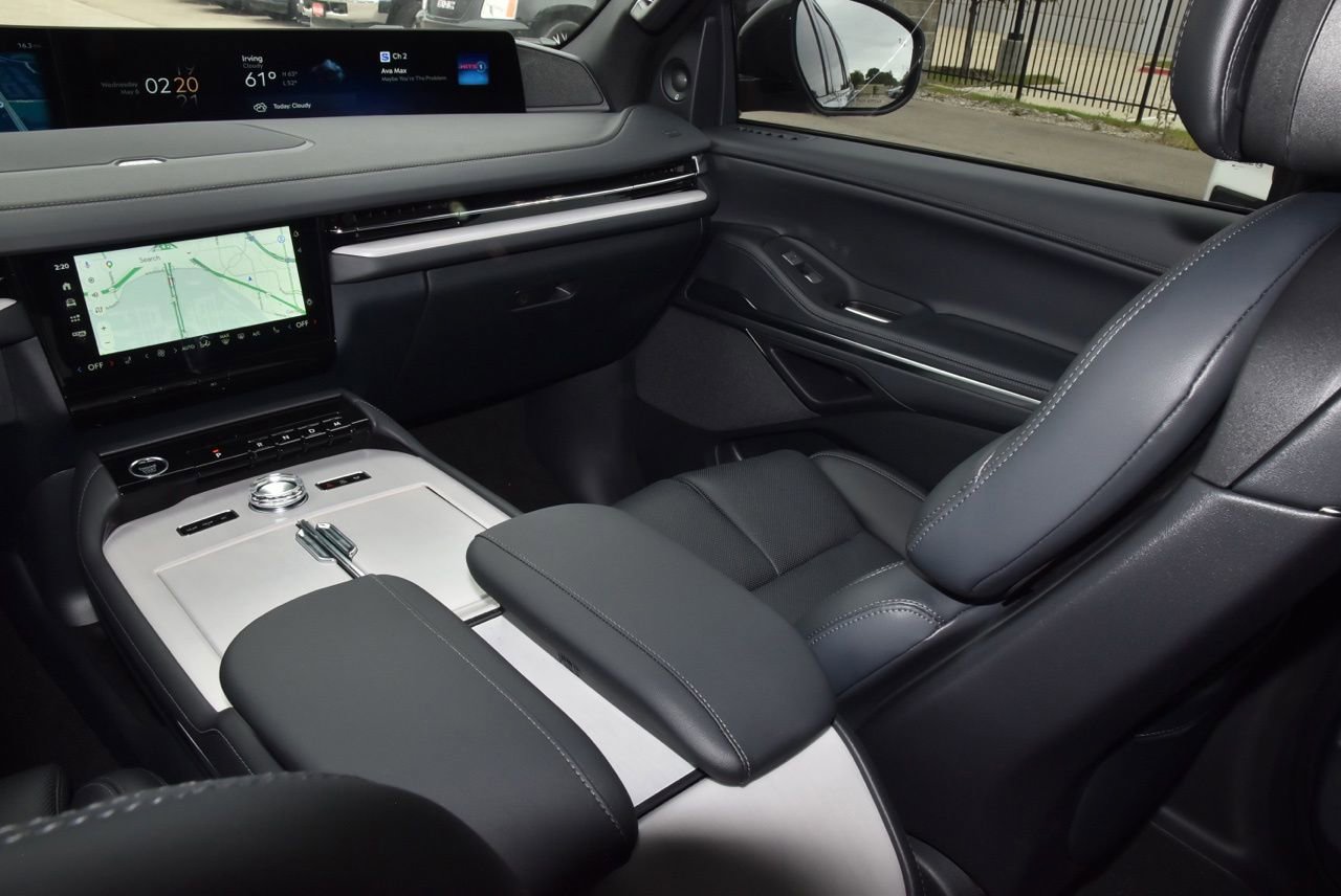 New 2026 Lincoln Navigator Reserve AWD/4WD image 18