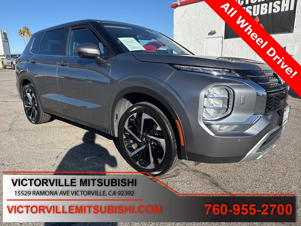 Used 2023 Mitsubishi Outlander SE image 1