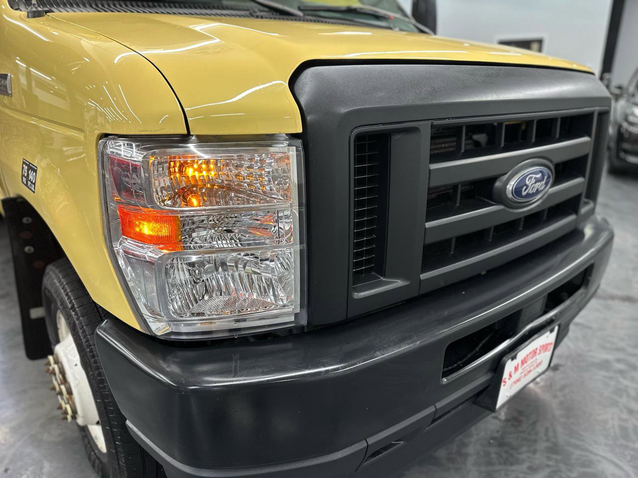 Used 2022 Ford E-450 and Econoline 450 Super Duty RWD image 21