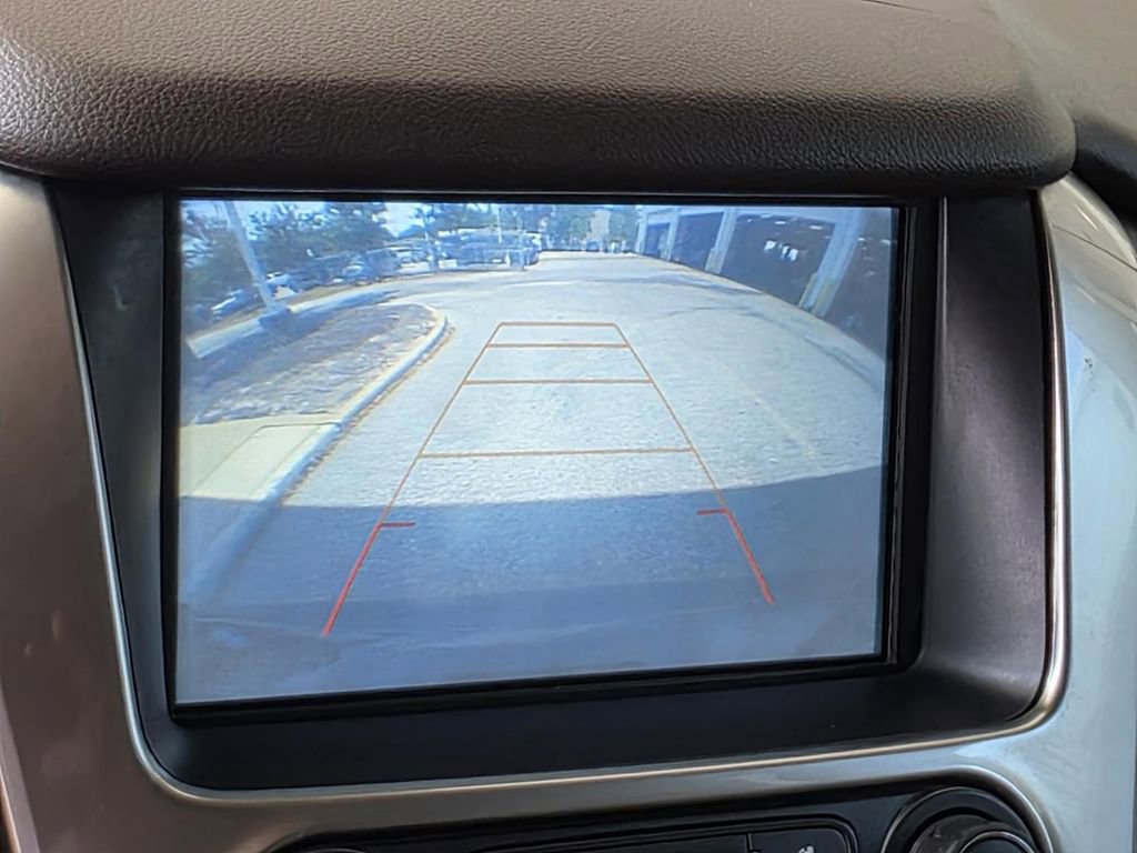 Used 2019 Chevrolet Suburban LT RWD image 17