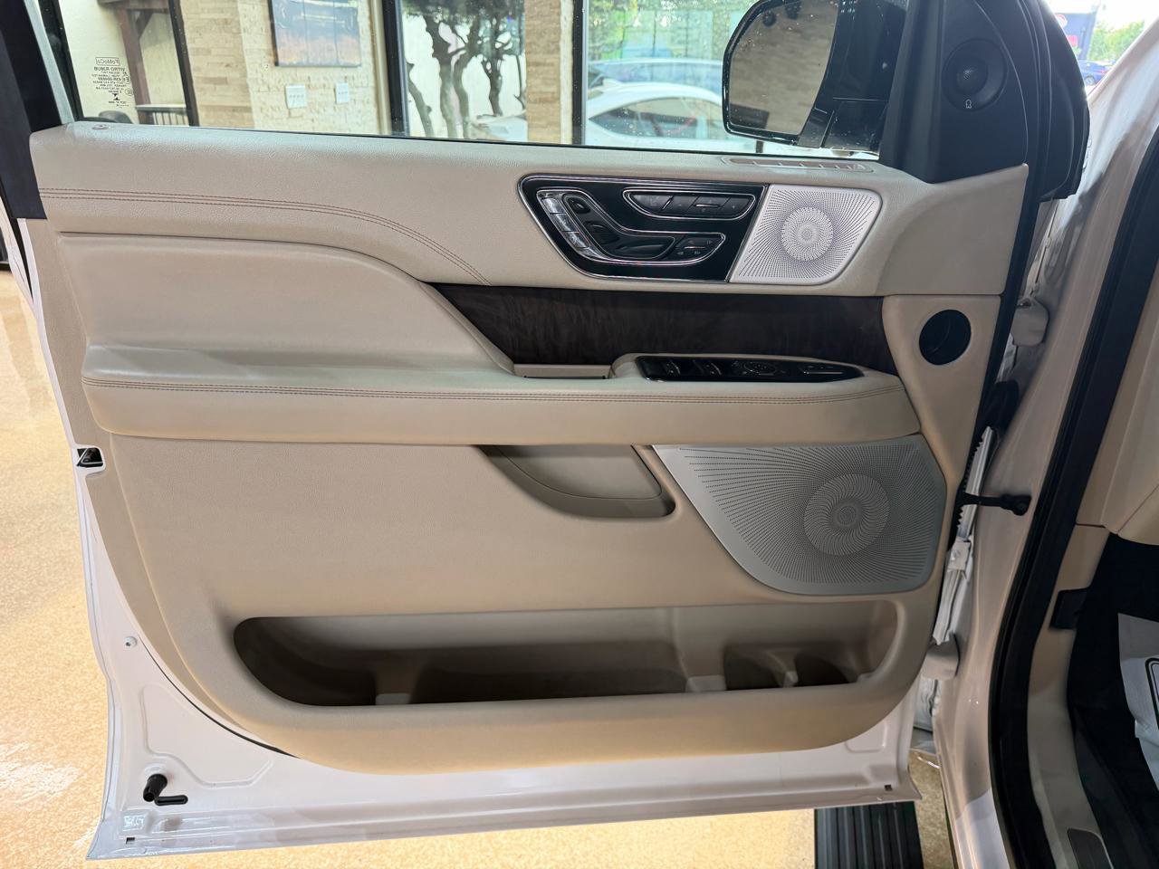 Used 2018 Lincoln Navigator Reserve w/ Technology Package AWD/4WD image 42