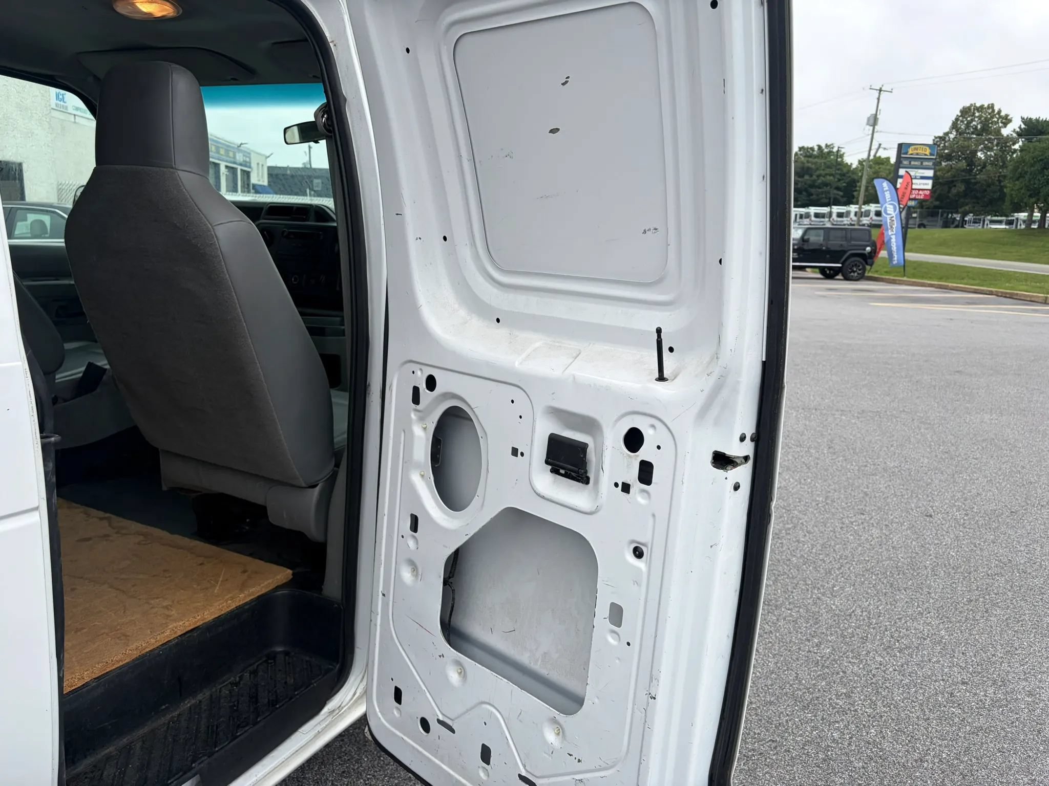 Used 2011 Ford E-250 and Econoline 250 w/ PWR Group RWD image 28