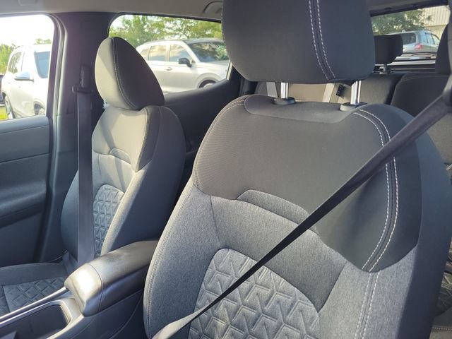 Used 2025 Nissan Kicks SV FWD image 17