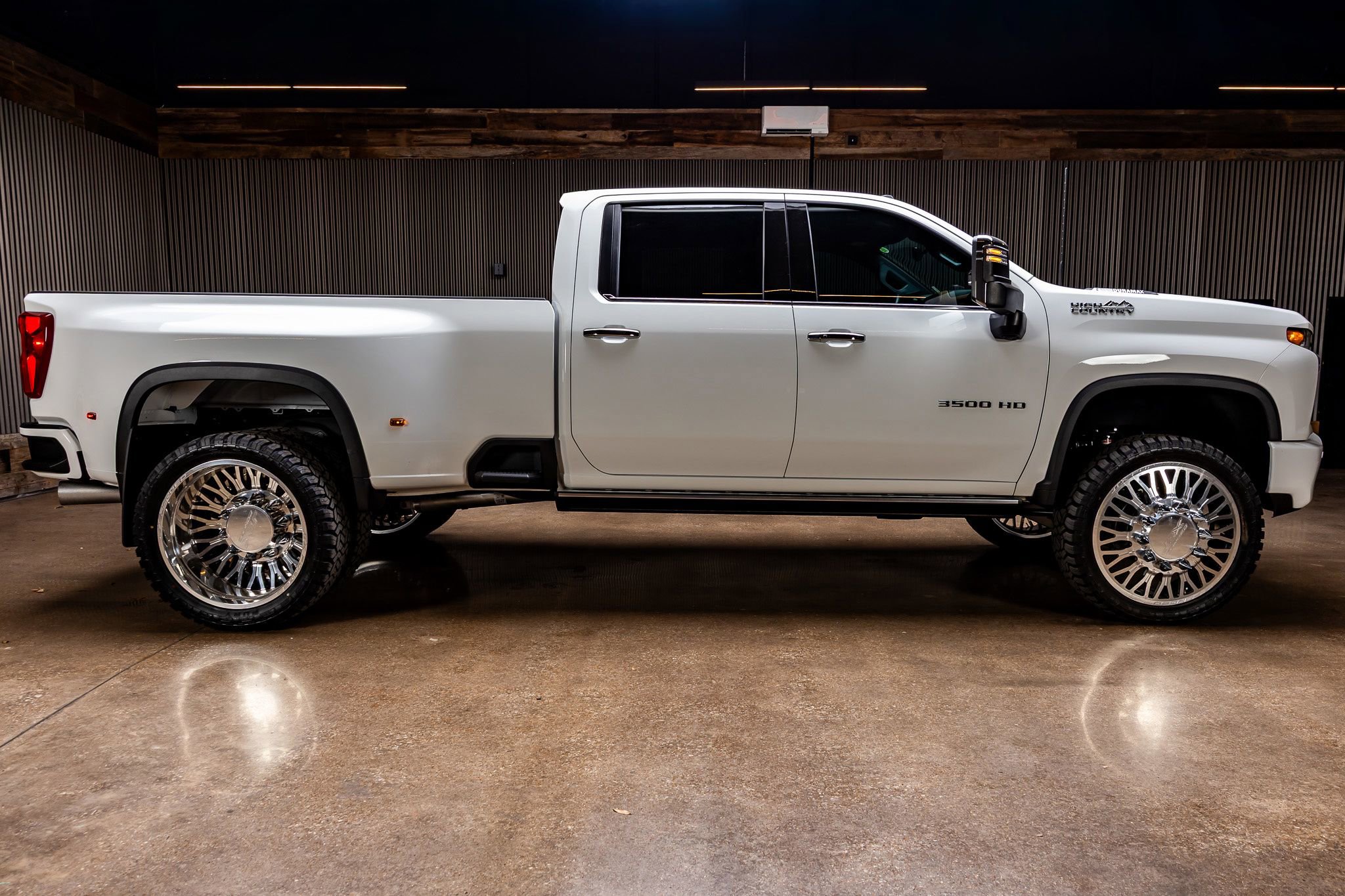 Used 2023 Chevrolet Silverado 3500 High Country image 11