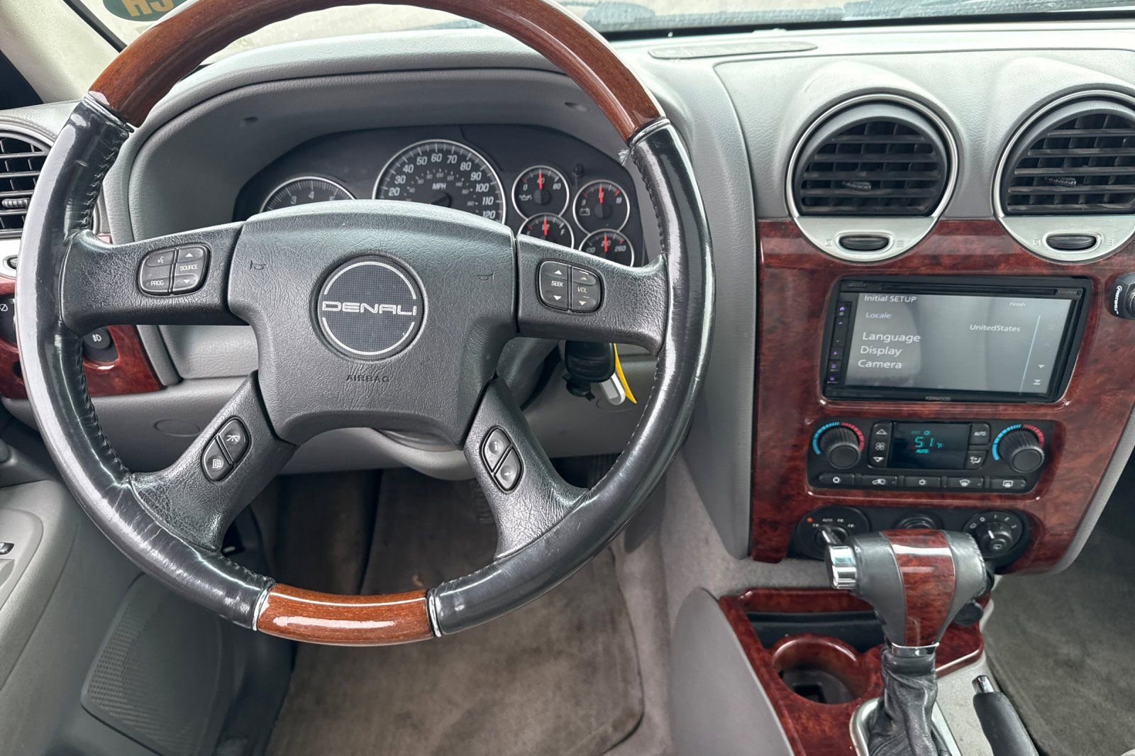 Used 2007 GMC Envoy Denali image 11