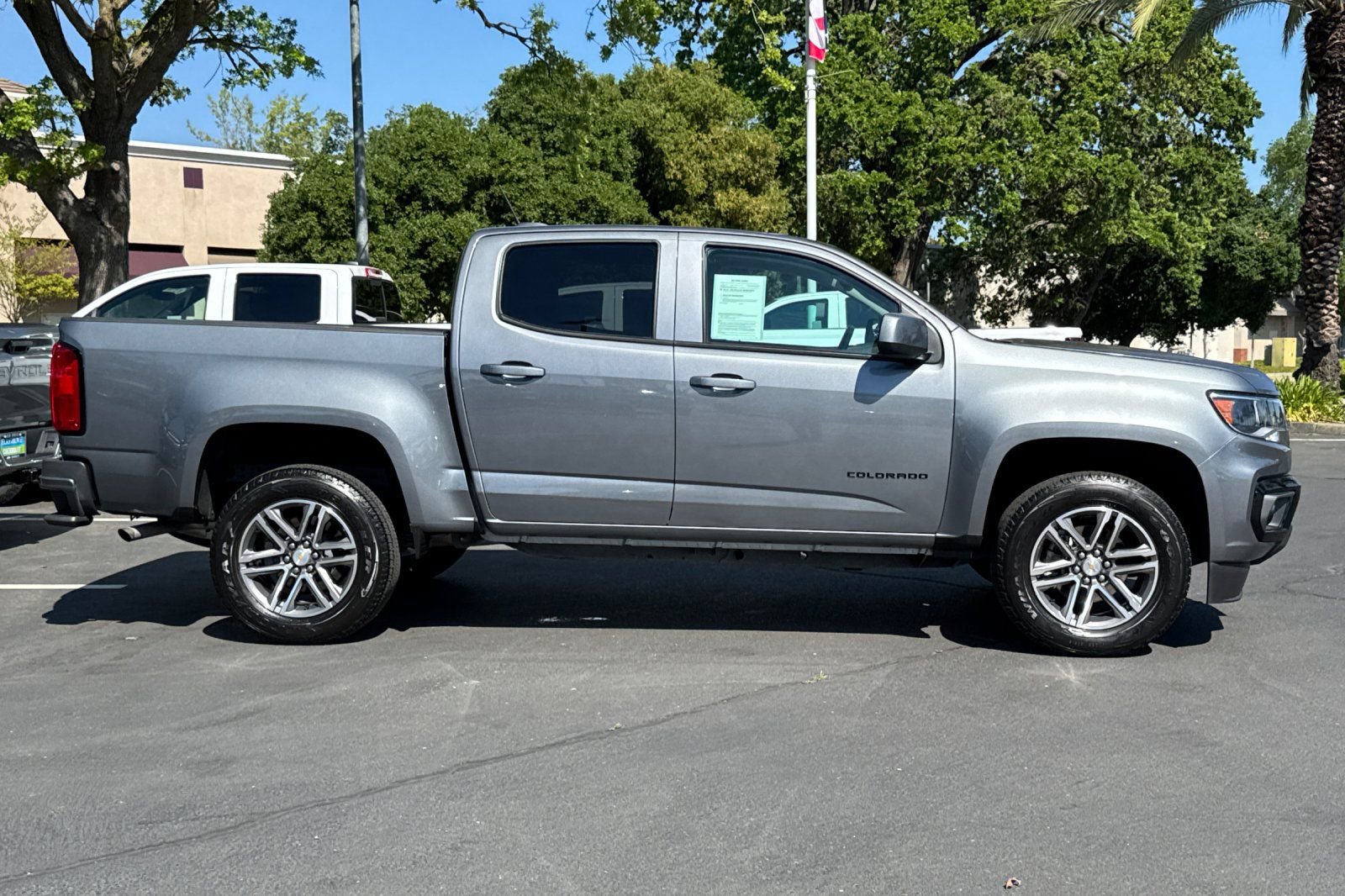 Used 2022 Chevrolet Colorado LT w/ Safety Package image 2