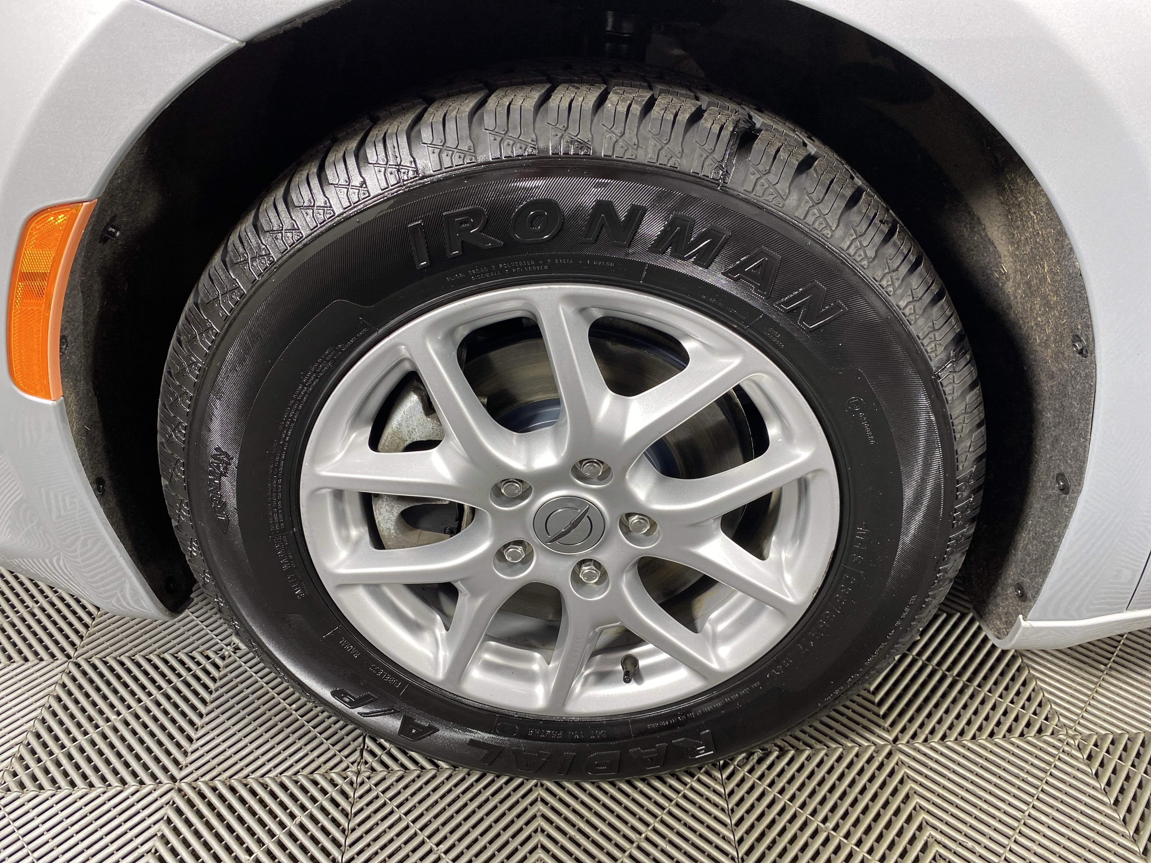 Used 2023 Chrysler Voyager LX image 12