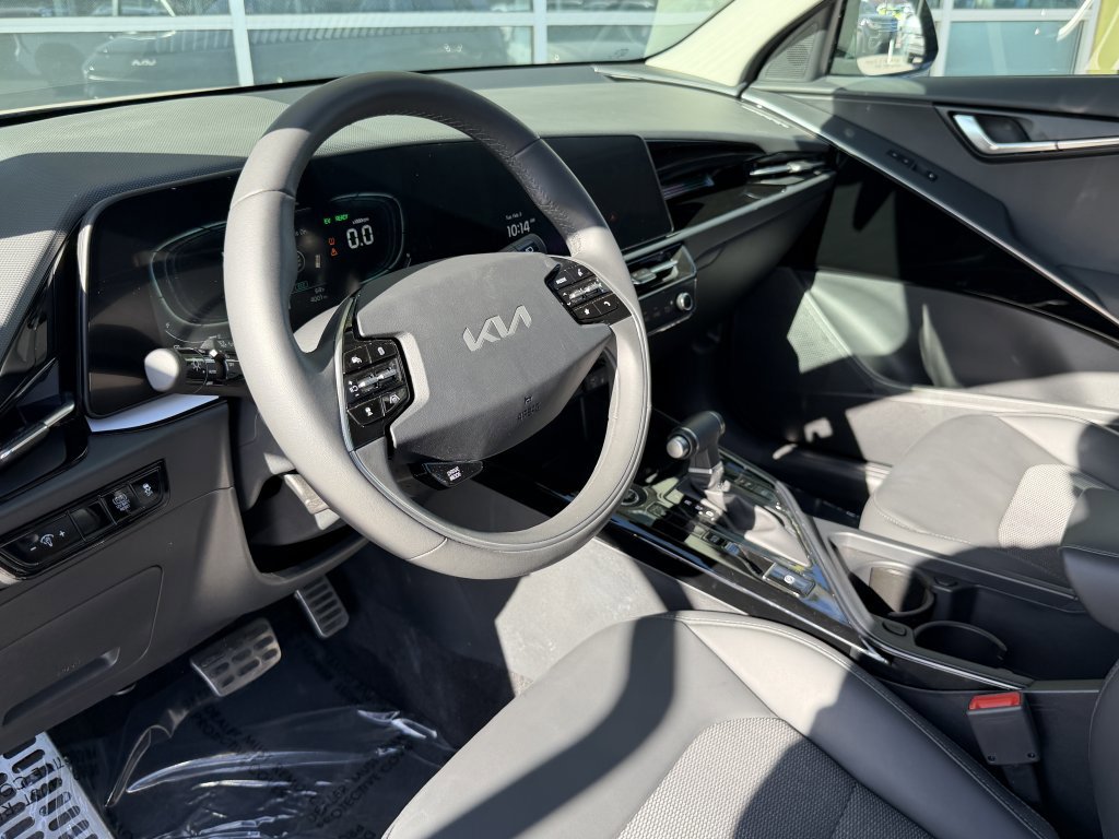 Used 2024 Kia Niro EX Touring image 30
