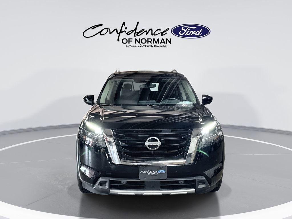 Used 2025 Nissan Pathfinder SL image 2