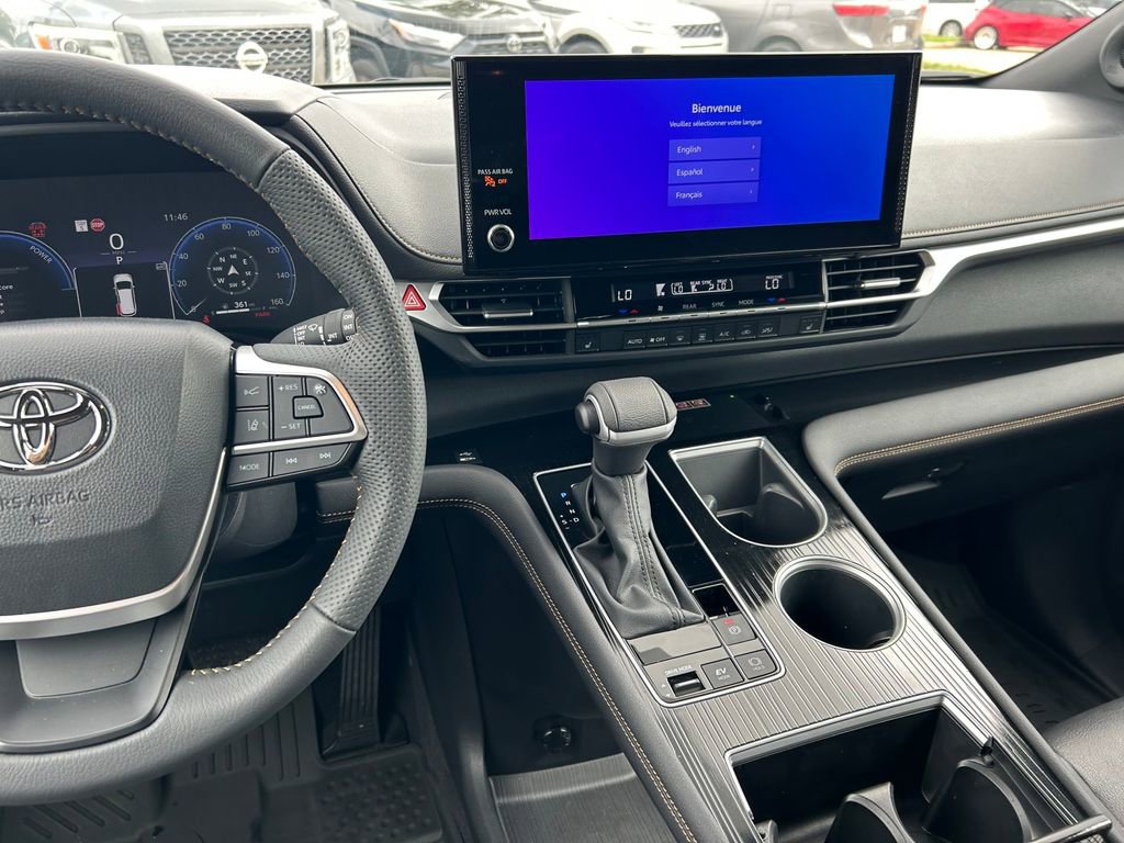 Certified 2025 Toyota Sienna XLE Woodland Edition AWD/4WD image 21
