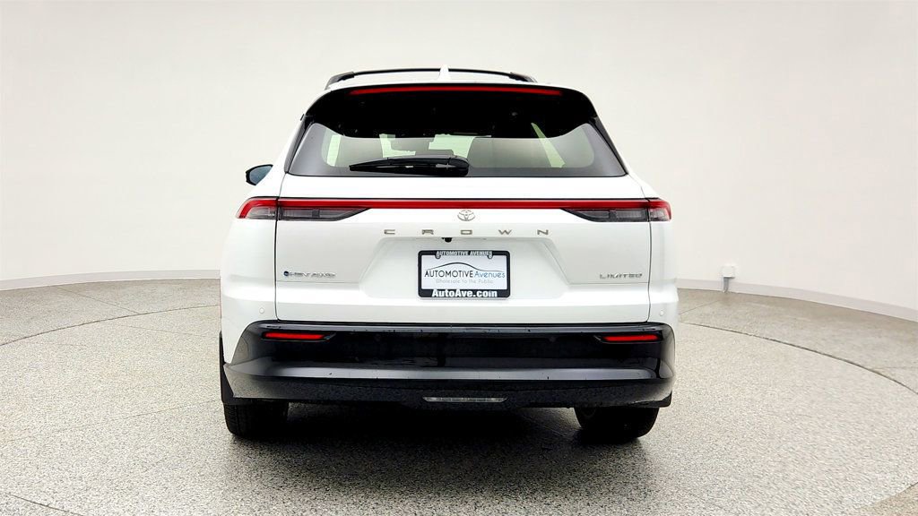 Used 2025 Toyota Crown Signia w/ Advanced Technology Package image 6