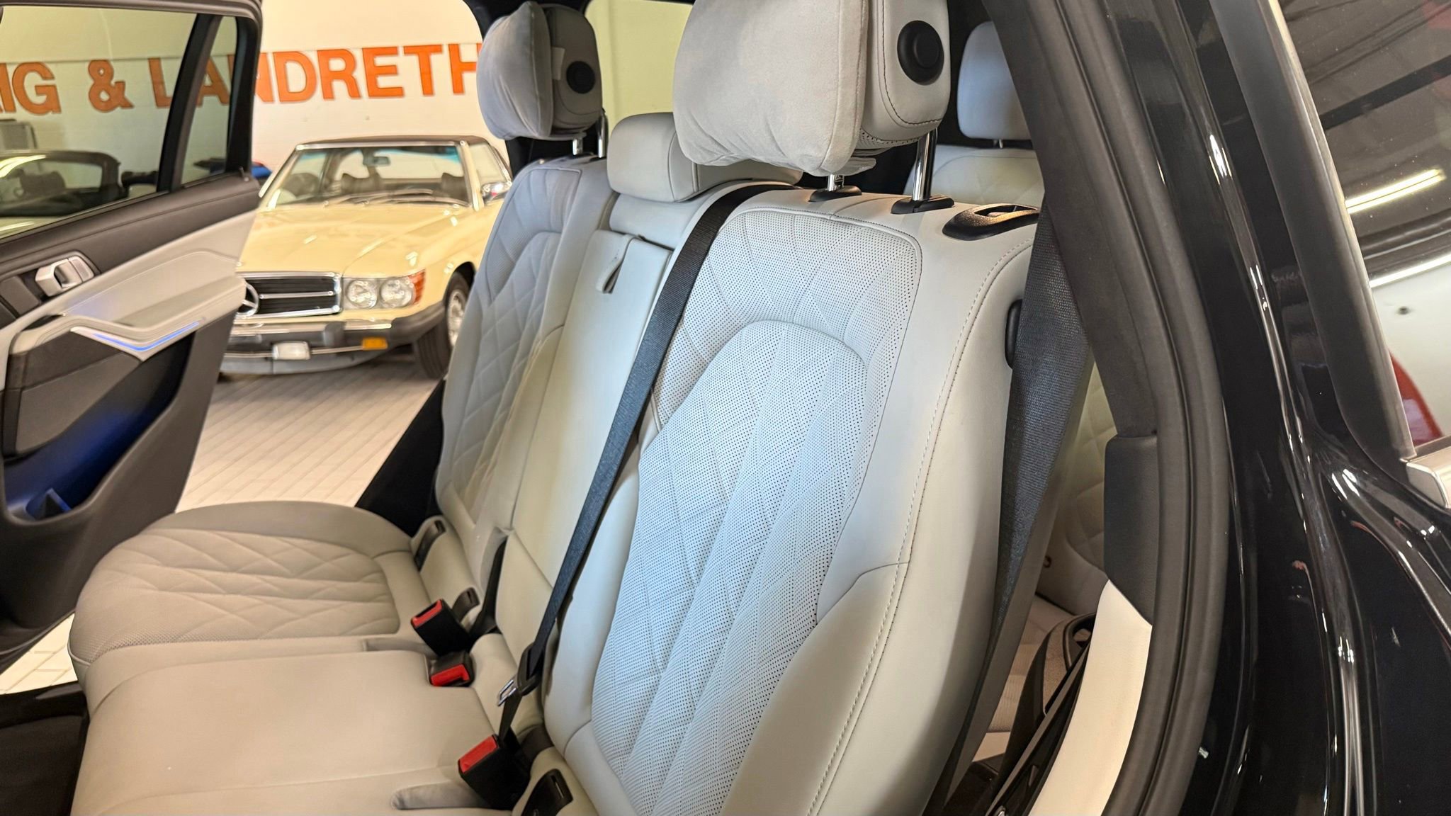 Used 2024 BMW X7 xDrive40i w/ Premium Package AWD/4WD image 25