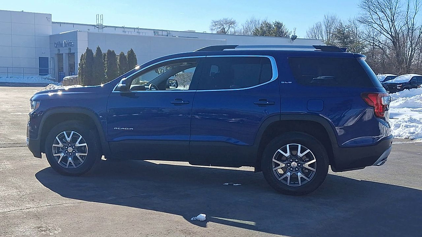 Certified 2023 GMC Acadia SLE w/ Driver Convenience Package image 8