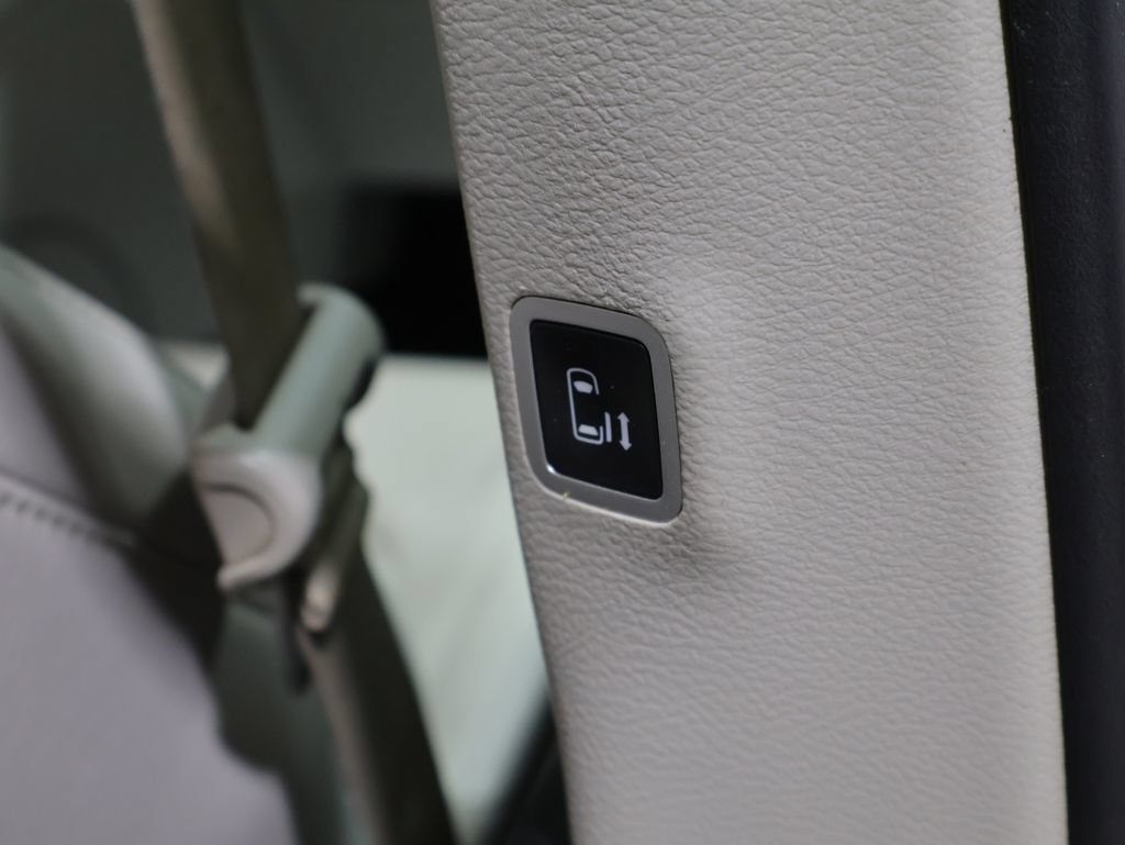 Used 2021 Chrysler Pacifica Touring-L FWD image 28
