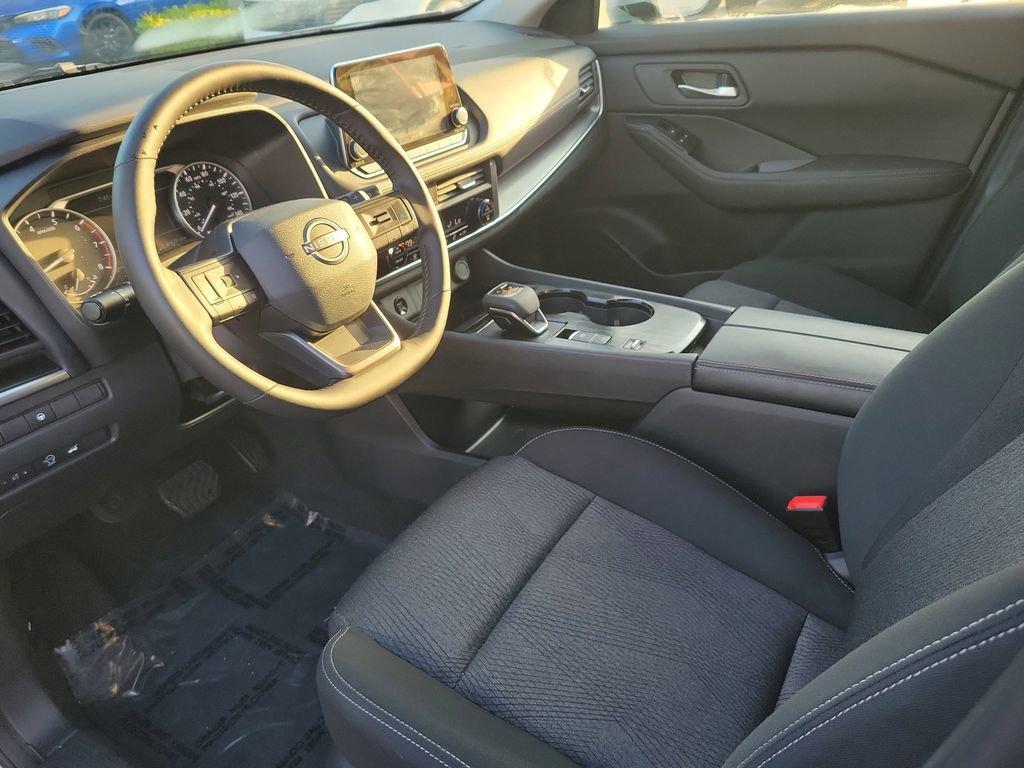 Certified 2025 Nissan Rogue SV FWD image 13