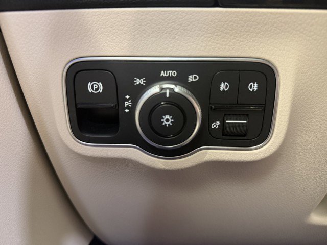 Used 2024 Mercedes-Benz GLA 250 4MATIC w/ Exclusive Package image 23