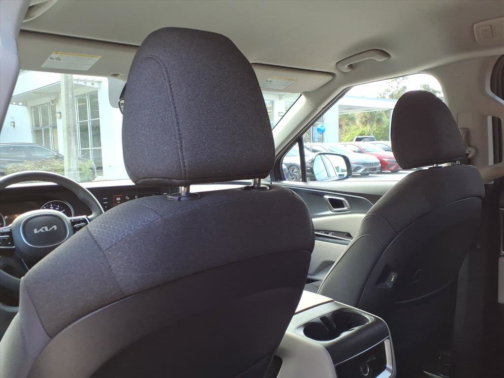 Used 2024 Kia Carnival LX image 20