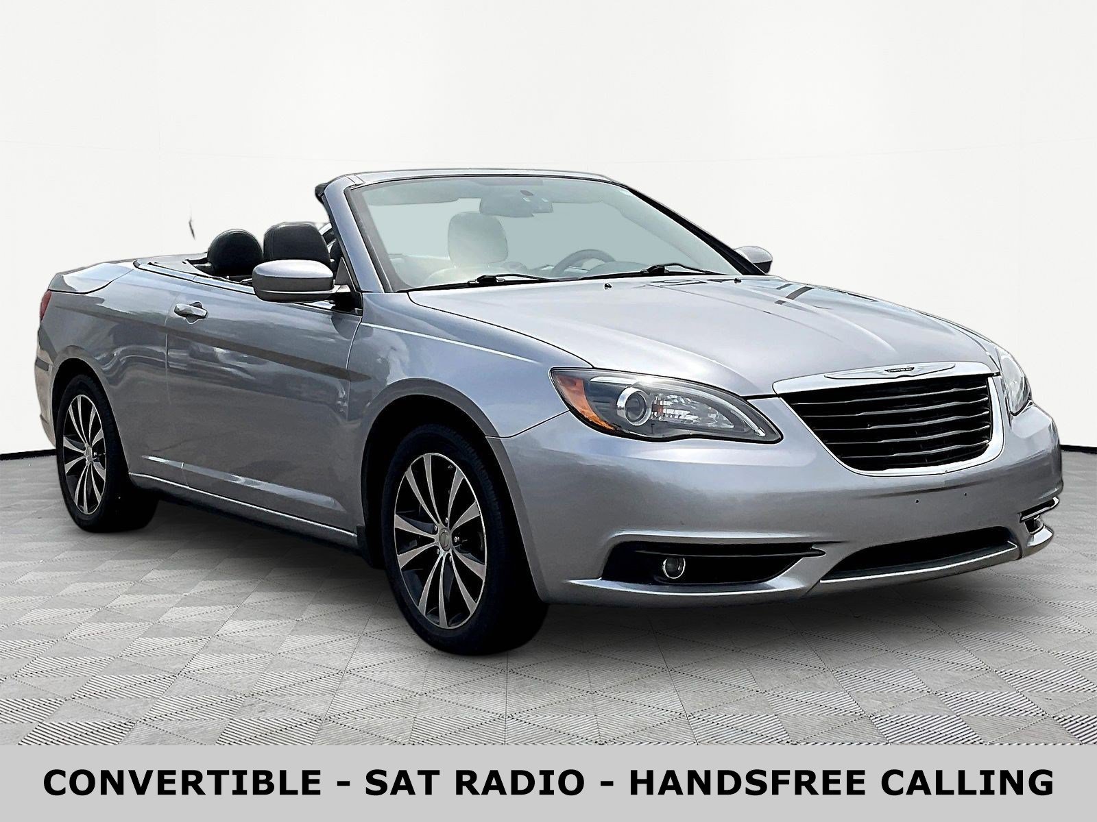 Used 2014 Chrysler 200 S FWD image 3