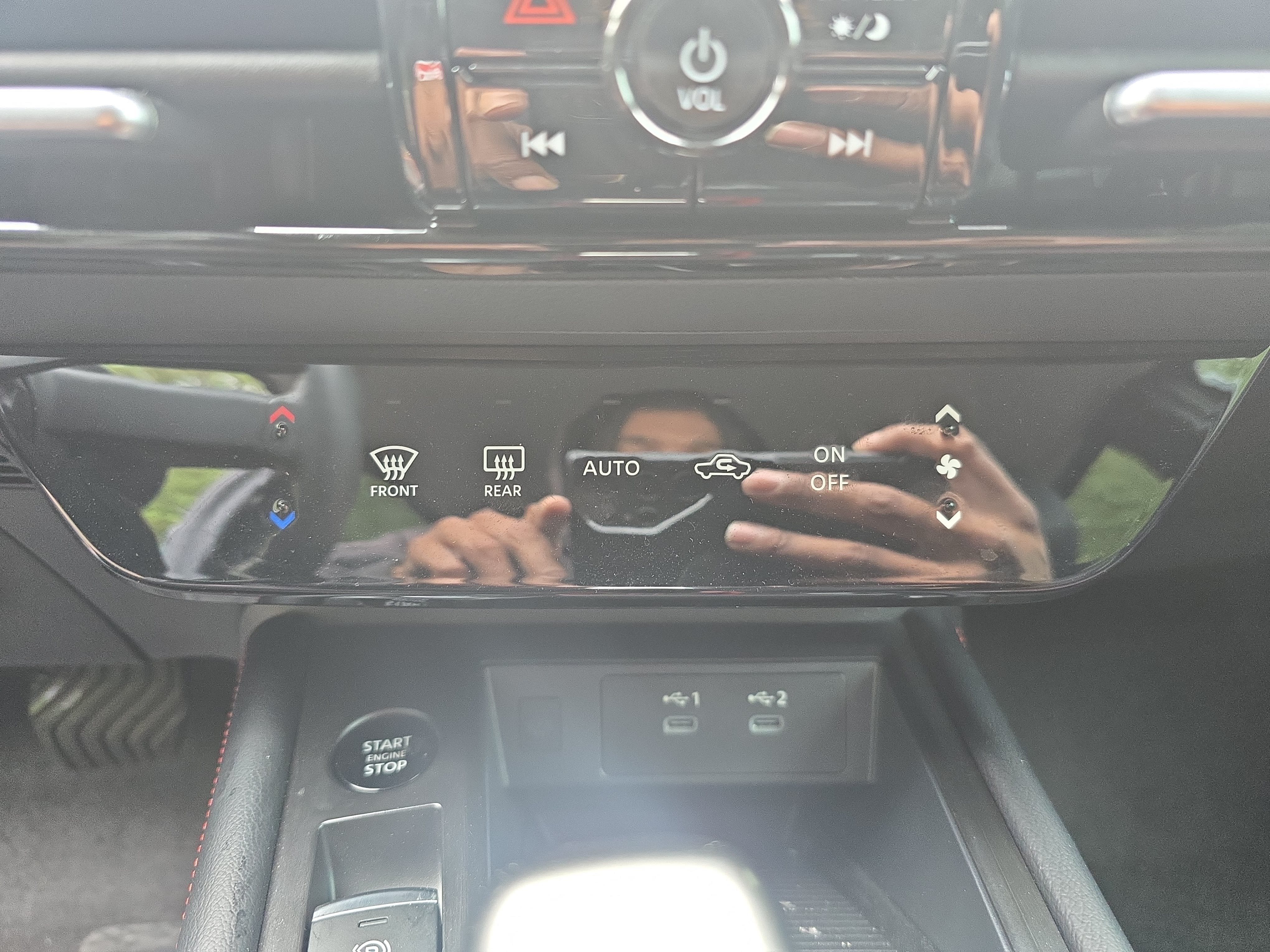 Used 2025 Nissan Kicks SR AWD/4WD image 24