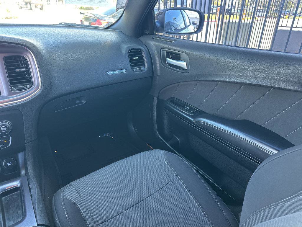 Used 2016 Dodge Charger SXT w/ Blacktop Package image 18