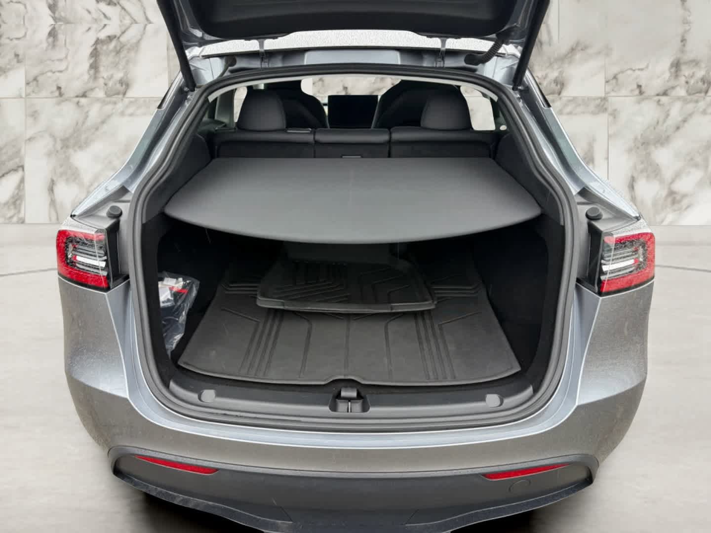 Used 2024 Tesla Model Y Performance image 17
