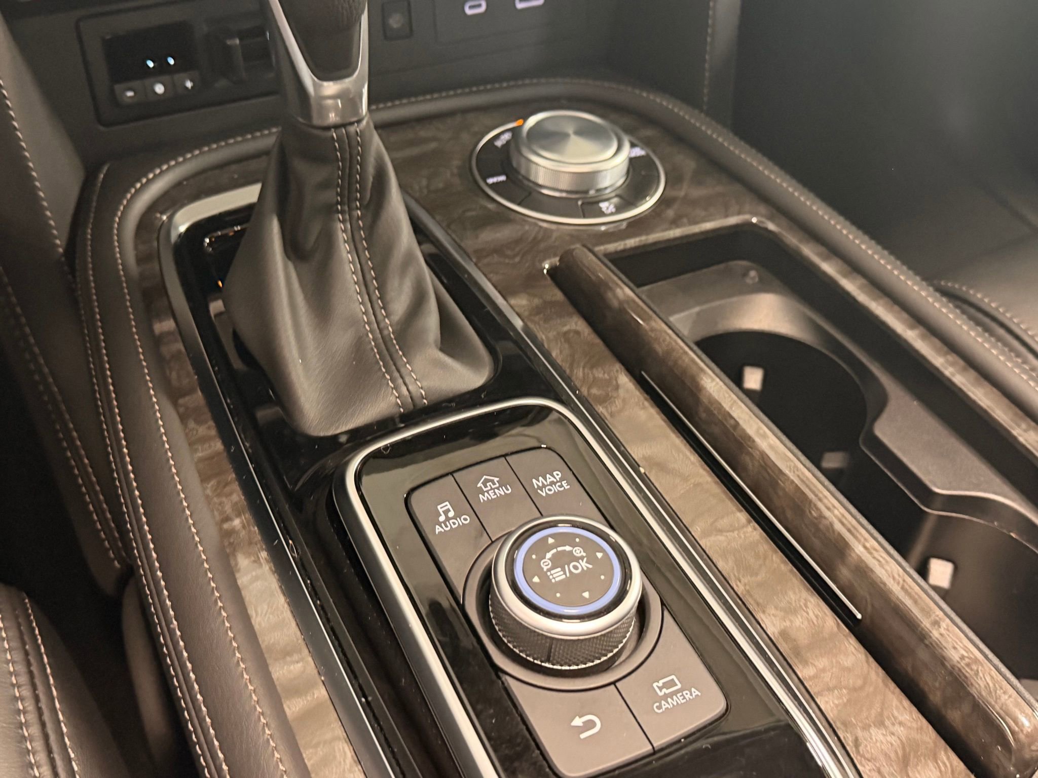 Used 2024 Nissan Armada Platinum w/ Captain's Chairs Package image 14