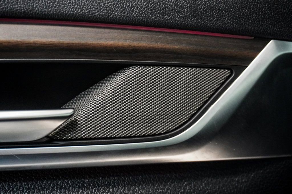 Used 2023 BMW 540i xDrive w/ Premium Package image 10