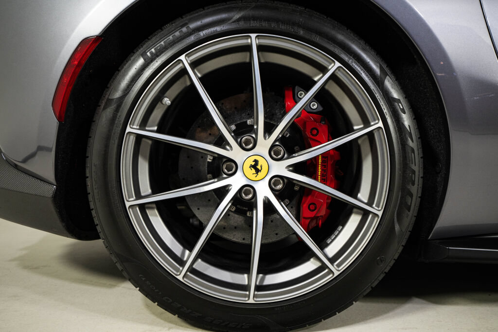 Used 2022 Ferrari 812 GTS RWD image 14