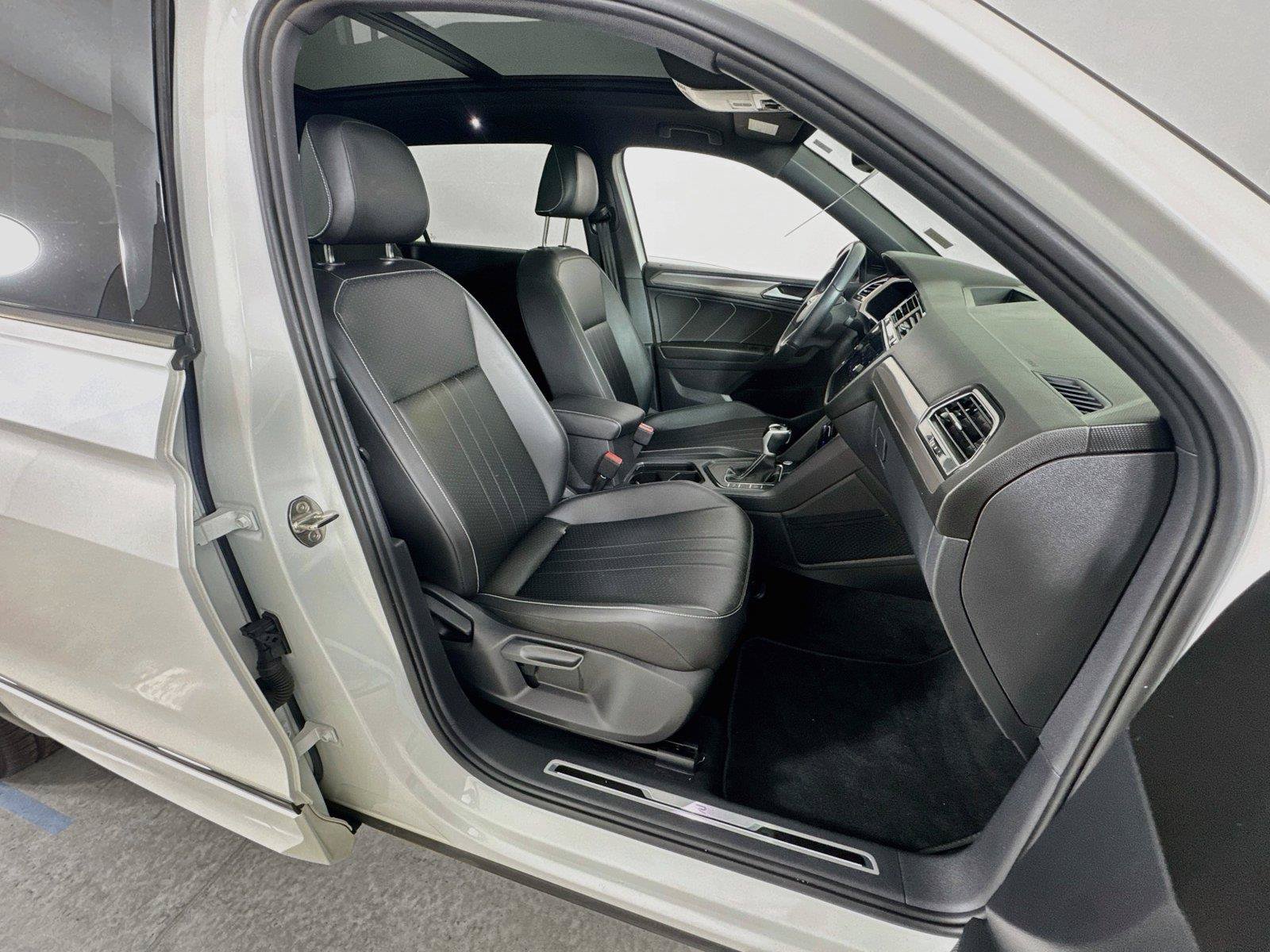 Certified 2023 Volkswagen Tiguan SE R-Line FWD image 27