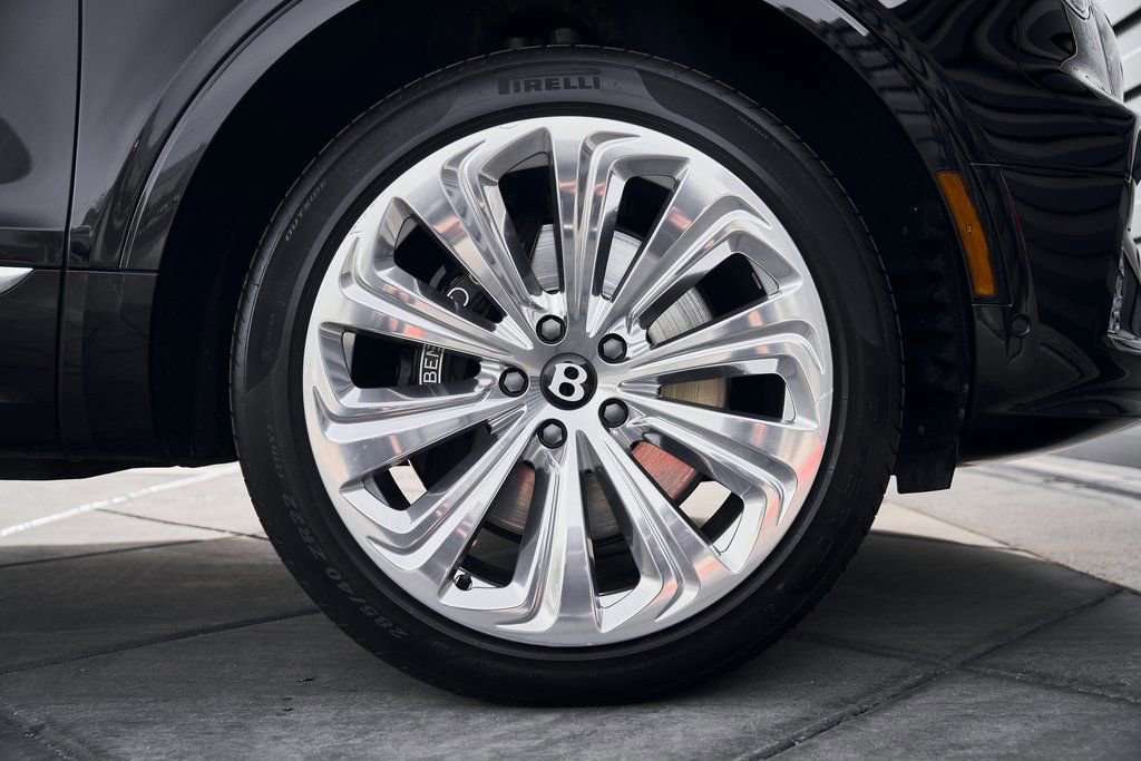 Used 2023 Bentley Bentayga Extended Wheelbase AWD/4WD image 21