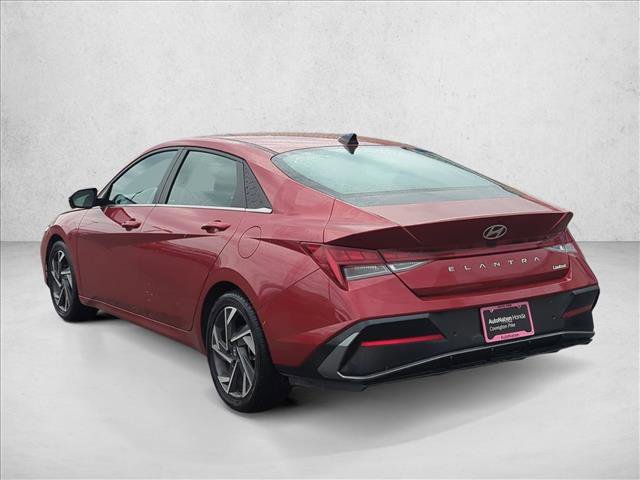 Used 2024 Hyundai Elantra Limited image 8