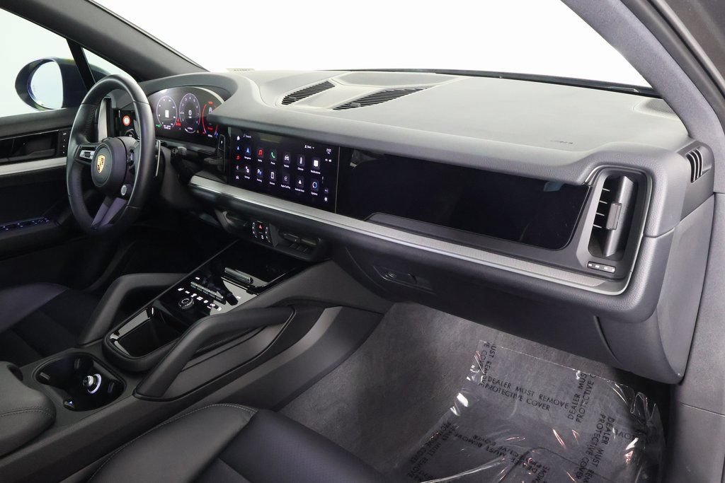 Used 2025 Porsche Cayenne AWD/4WD image 9