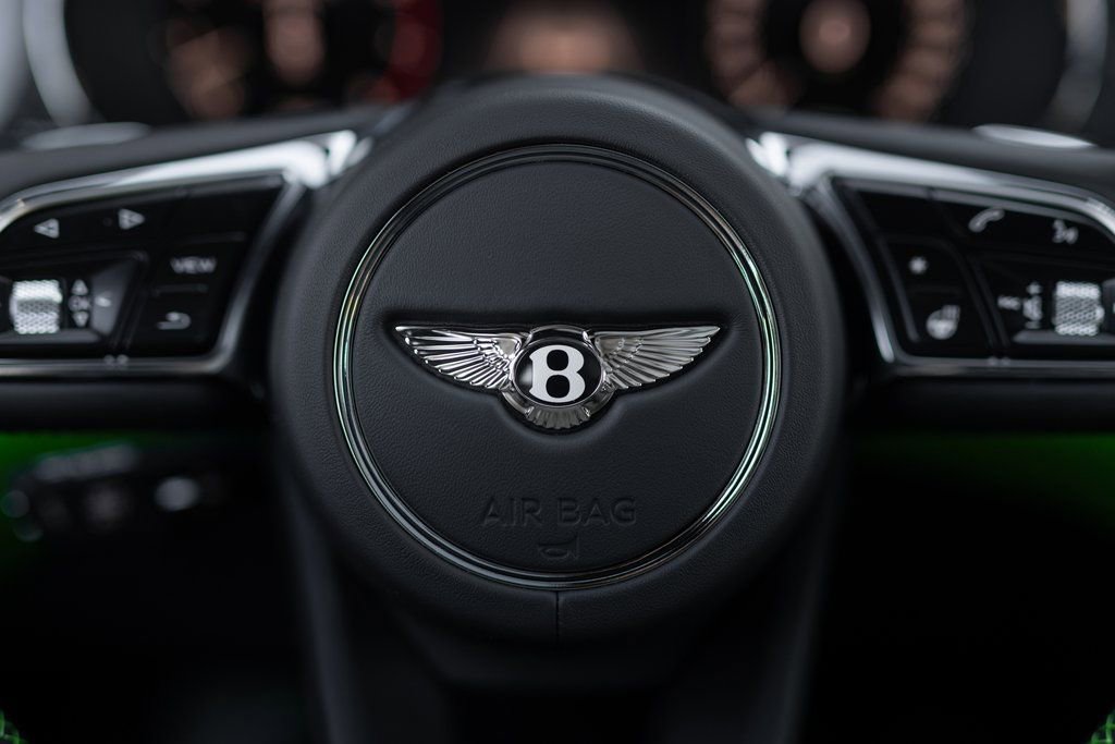 Used 2025 Bentley Bentayga image 52