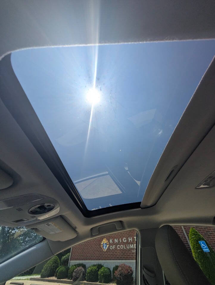 Used 2014 Toyota Prius Four w/ Solar Roof Package FWD image 15