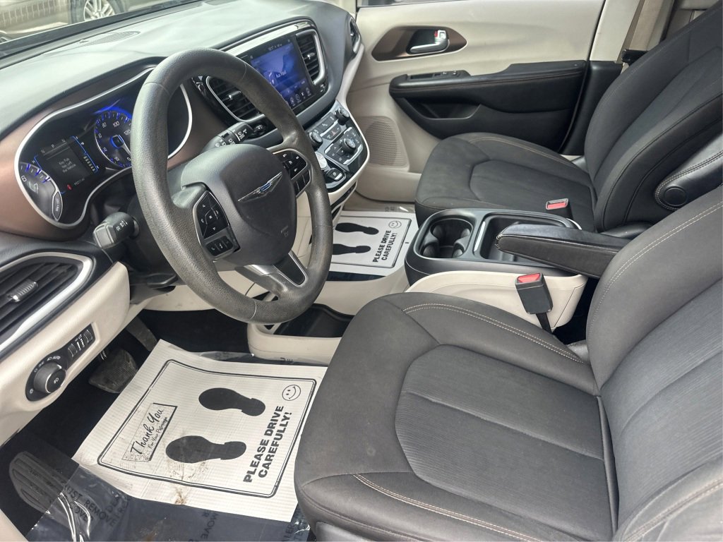 Used 2017 Chrysler Pacifica Touring Plus w/ Tire & Wheel Group image 11