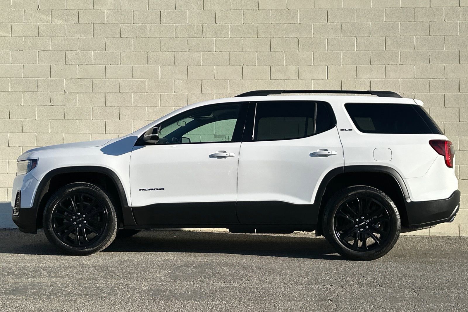 Certified 2023 GMC Acadia SLE w/ Elevation Edition image 7