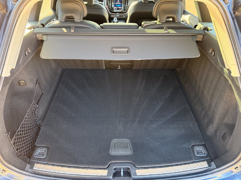 Certified 2024 Volvo XC60 T8 Ultimate w/ Protection Package Premier AWD/4WD image 30