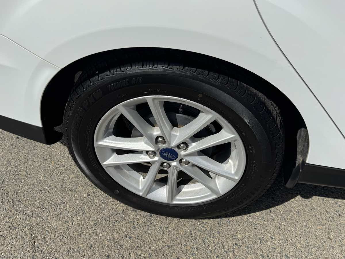 Used 2017 Ford Focus SE FWD image 37