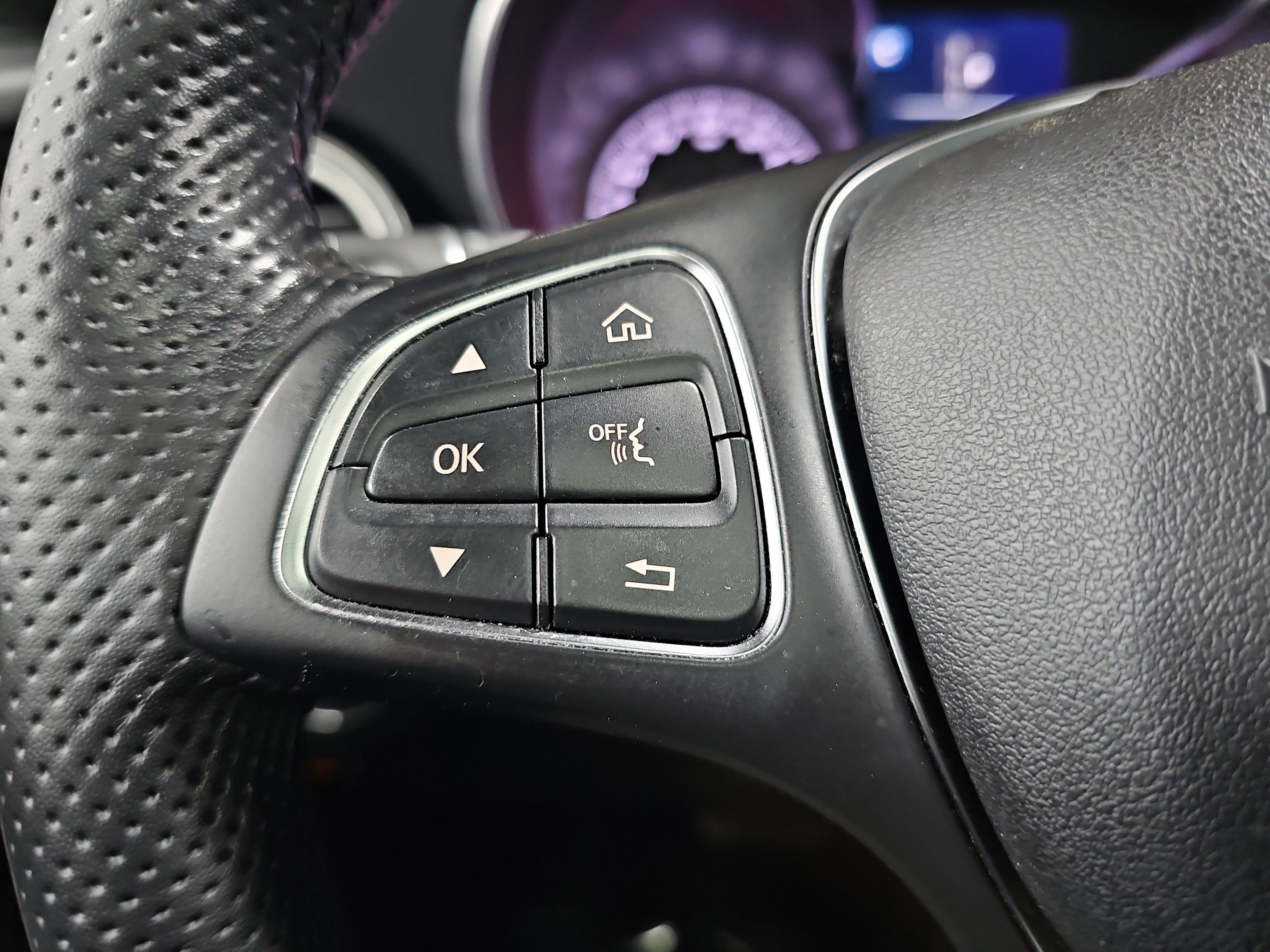 Used 2018 Mercedes-Benz GLC 300 4MATIC image 18