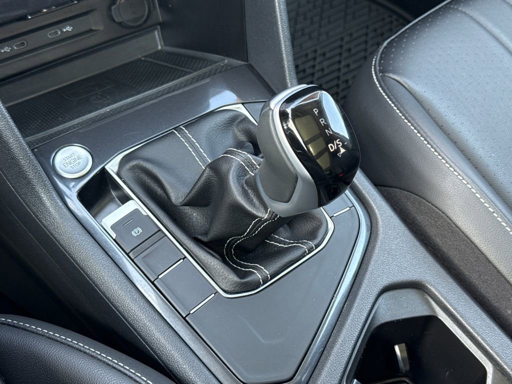 Used 2024 Volkswagen Tiguan SE w/ Panoramic Sunroof Package image 23