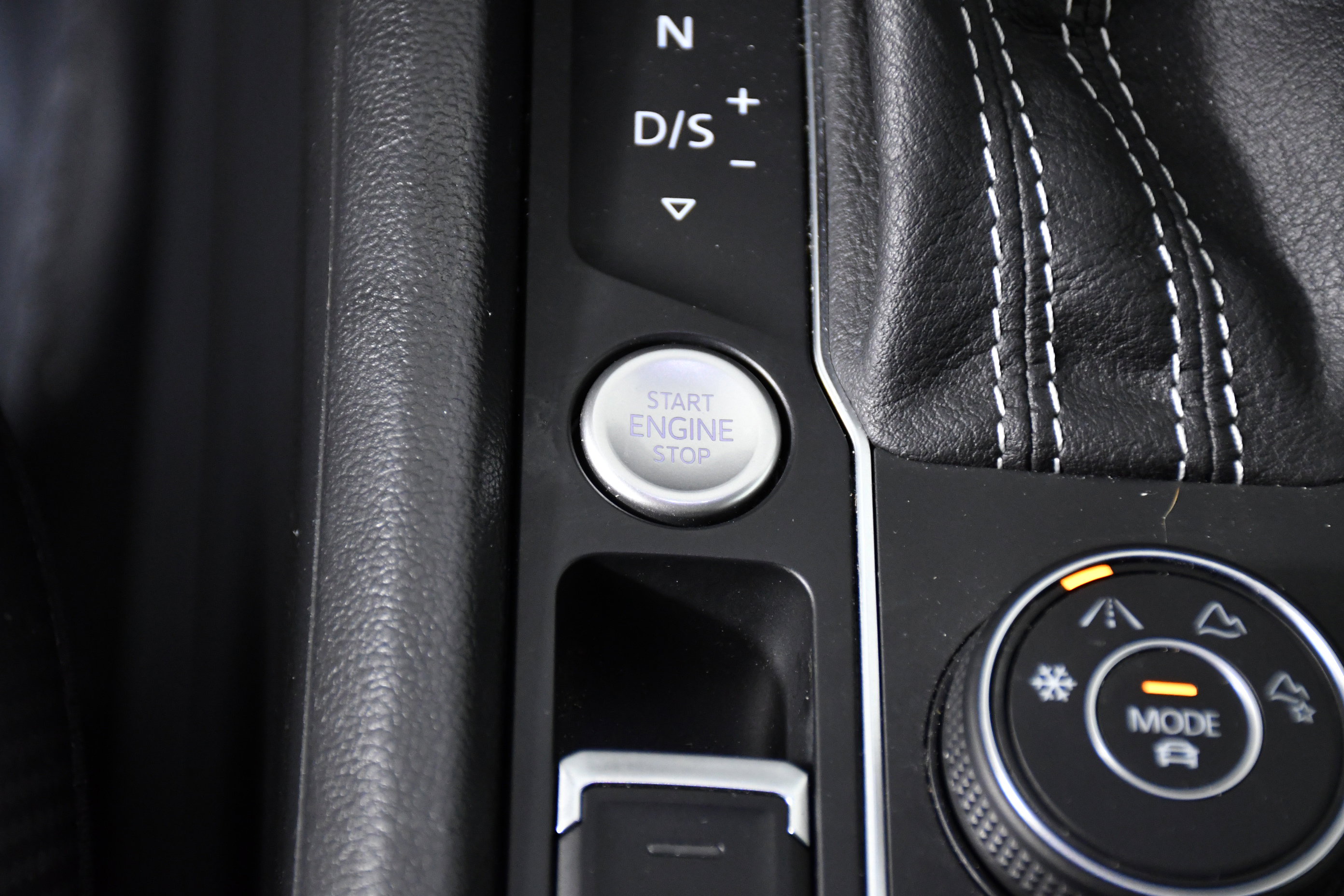 Used 2023 Volkswagen Atlas Cross Sport SEL image 17