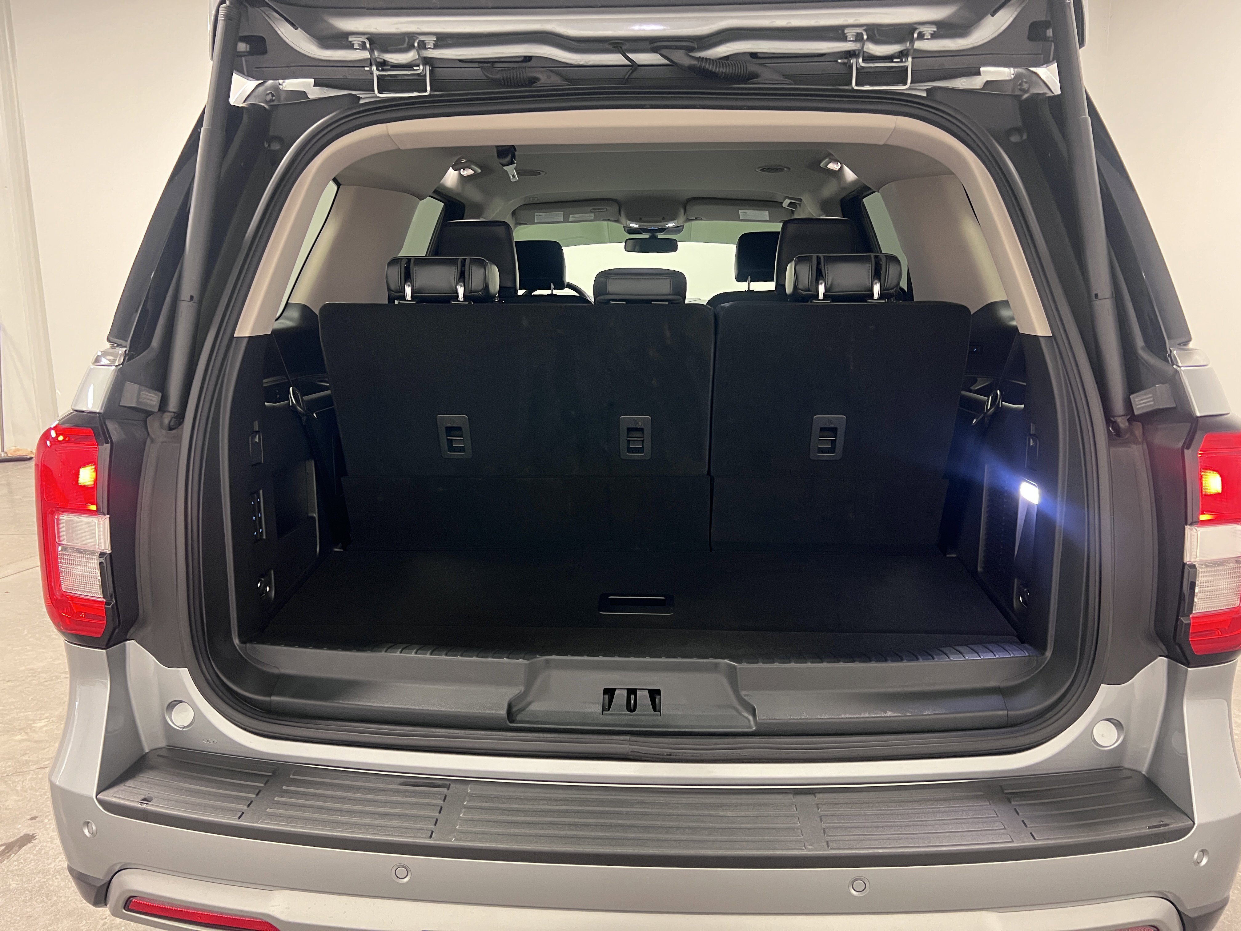 Used 2024 Ford Expedition XLT image 27